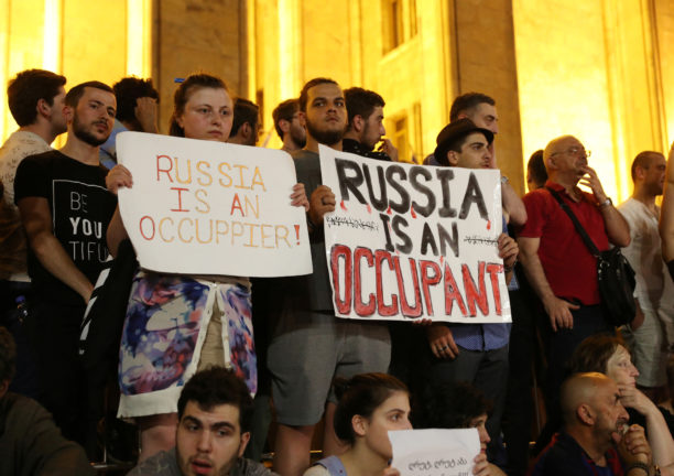 "Россия - оккупант", - Грузия продолжает выходить на митинги - фото