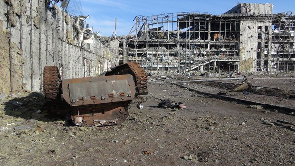 ​В ДНР заявили об экологической катастрофе из-за оставшихся тел в районе донецкого аэропорта