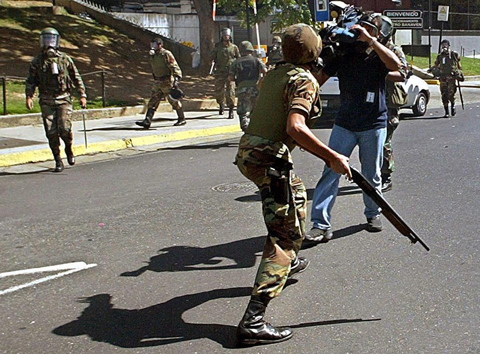 В Венесуэле была ранена журналистка, приехавшая освещать протестные движения в Каракасе – СМИ