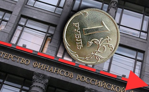 Российский рубль стремительно несется к экономическому обрыву