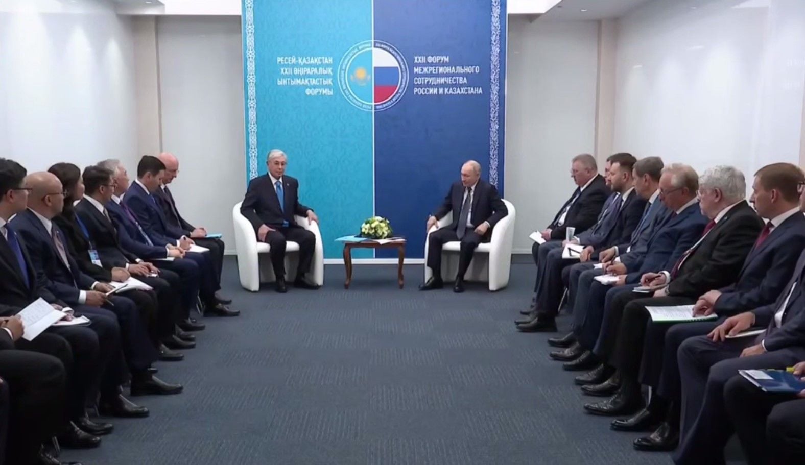 Токаев заставил Путина опустить взгляд заявлением о войне в Украине
