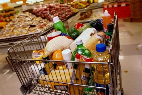 От пенсионеров до молодых мам: кто чаще всего попадается на воровстве в супермаркетах Украины
