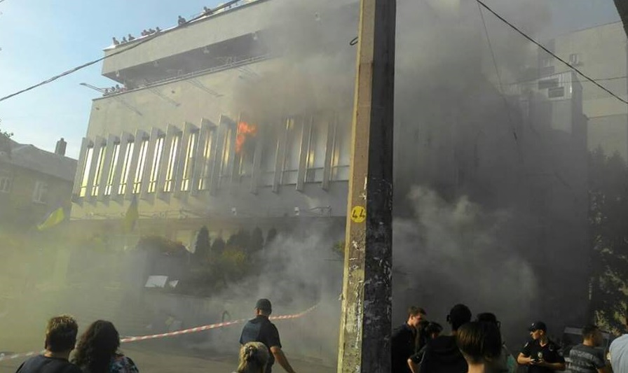 Пожар полностью уничтожил студию "Подробностей", в здании "Интера" найдена противотанковая бомба