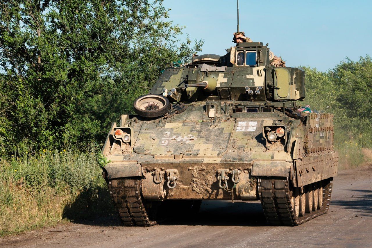 ​Одно из самых дальних прямых поражений танков за всю войну: появились кадры, как Bradley разобрался с российским Т-80