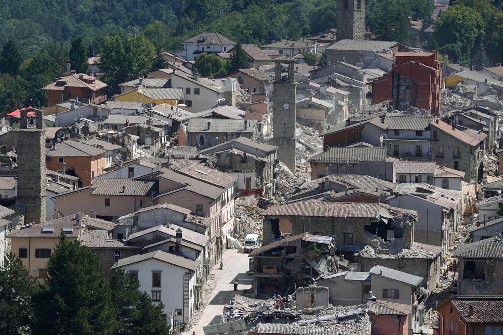 Мощнейшее землетрясение в Италии: перепуганных итальянцев разбудили "ходившие" ходуном стены