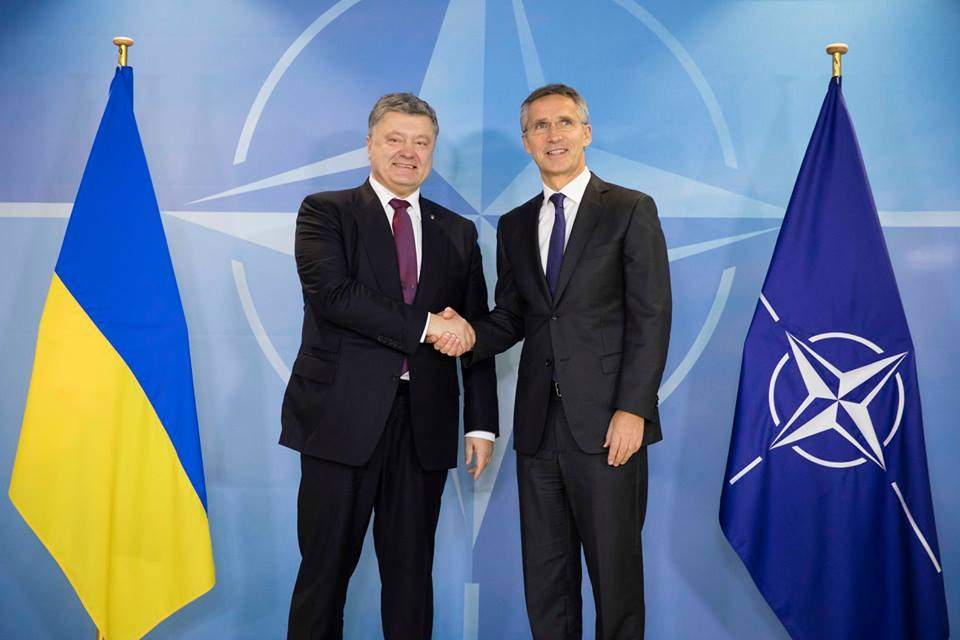 Порошенко провел встречу с Генсеком НАТО в Мюнхене: у Украины есть важная победа