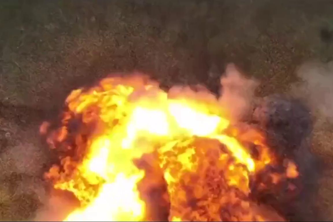 ​Эпическая "бавовна": дрон одним снарядом превратил в столб огня полевой склад ВС РФ