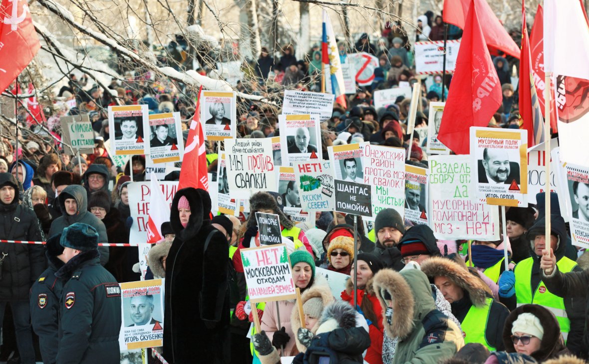 Десятки тысяч человек вышли на митинги в России против очередной "реформы" – кадры протестов