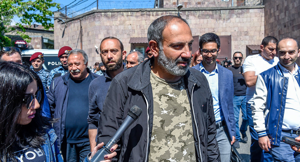 Освобожден лидер революции в Армении: восторженные протестующие радостно встретили вышедшего из СИЗО Пашиняна - кадры