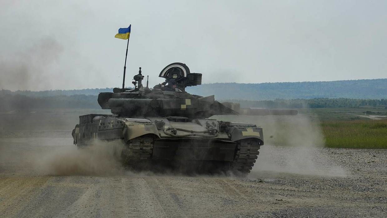 ​На одном из полигонов США замечен украинский танк "Т-84": в Сети опубликованы кадры