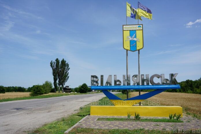 Оккупанты ударили баллистикой по домам Вольнянска - 7 человек погибли, множество ранены