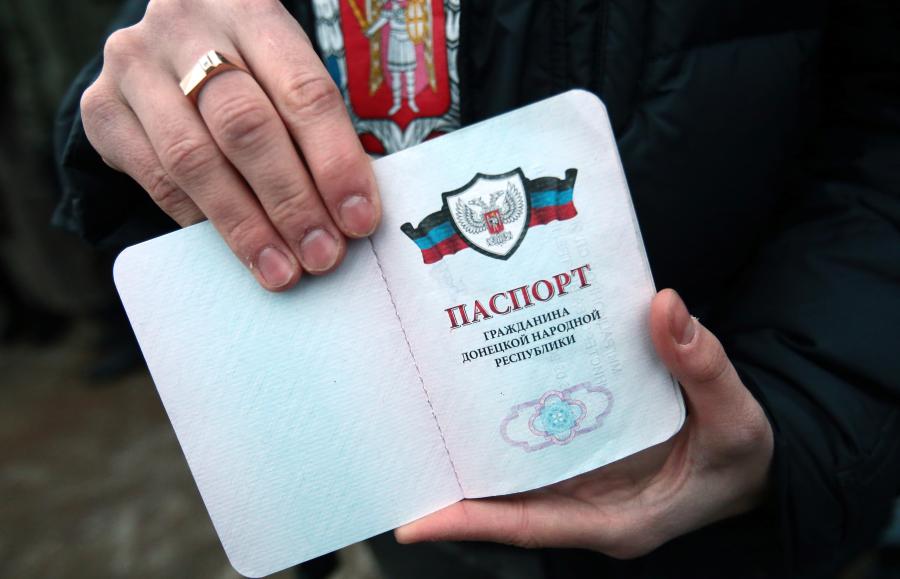 Путин опять "кинул" Донбасс: из ОРДЛО не пускают в РФ по "документам" "республик", требуют паспорта Украины