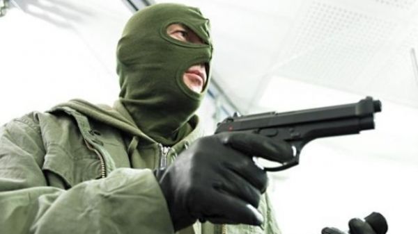 Дерзкое ограбление в Киеве: похищено 200 тыс. грн и ранены 2 человека