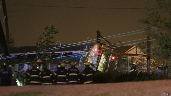 ​Крупная авария на железной дороге в США: погибли не менее 5 человек