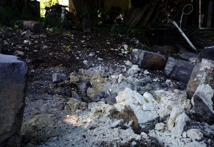 Красногоровка снова в огне: террористы обстреляли из артиллерии жилой квартал (кадры)