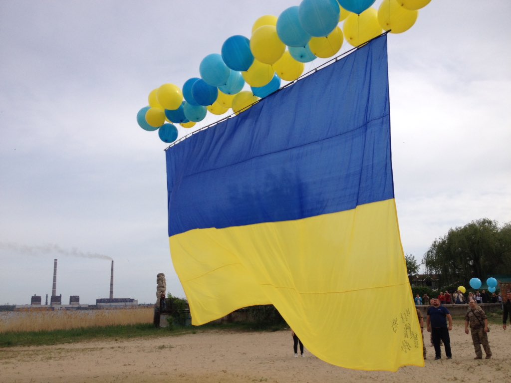 Донецк и Горловка, встречайте наши цвета: ВСУ 9 мая мощно поддержали жителей ОРДО - кадры, покорившие Сеть
