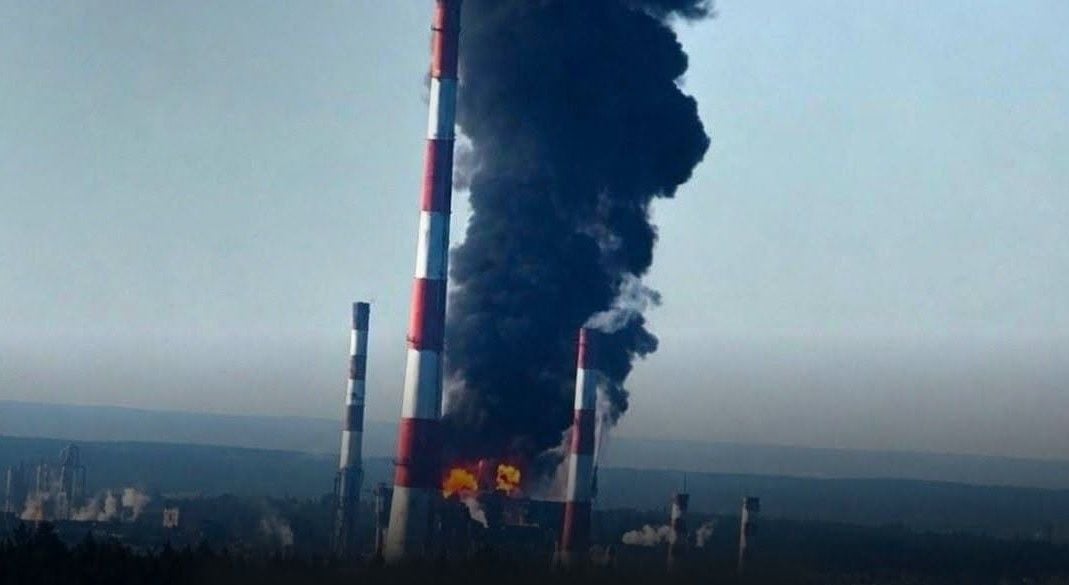 В Кстово РФ вспыхнул крупный пожар на НПЗ, поражен железнодорожный мост и склад БПЛА  – Генштаб ВСУ