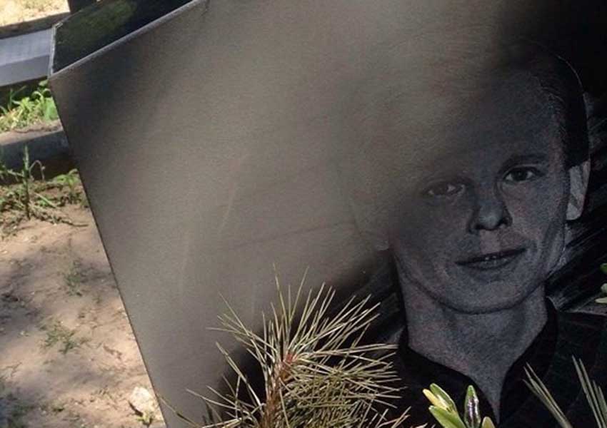 Вопиющий акт вандализма в Запорожской области: неизвестные сожгли могилу погибшего в АТО украинского разведчика Хорошуна