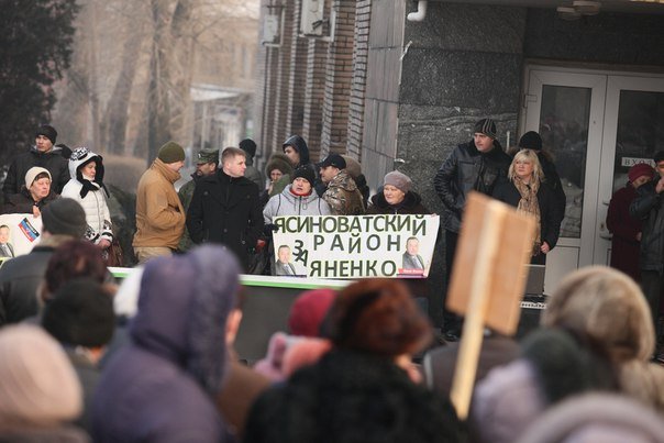 ​“Уезжай! Ты тут не нужен”: в Ясиноватой с позором выгнали нового “мэра” Губарева