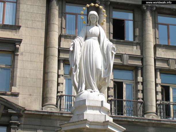 Во Львове заминировали святыню: неизвестный сообщил о 3 кг тротила, заложенных возле статуи Божьей Матери 