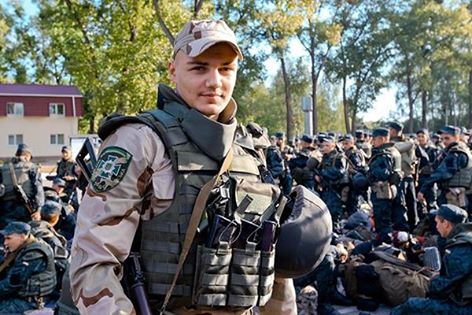 ​Боксер Усик в зоне АТО во время минометного обстрела вынес с линии огня двух солдат