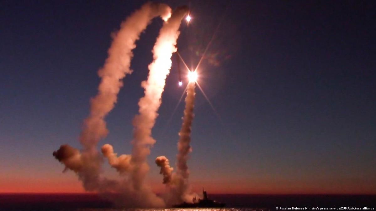 Наводят ракеты на дома: кто в РФ руководит и программирует обстрелы Украины
