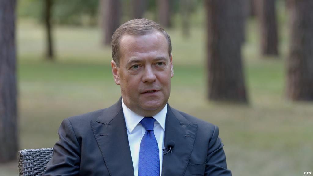 Медведев назвал Запад "врагом России", решив спасаться от санкций в европейских судах
