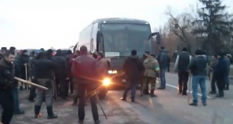 СМИ: в Крыму хотят заочно судить "праворадикалов", уничтоживших автобусы с крымскими "титушками"