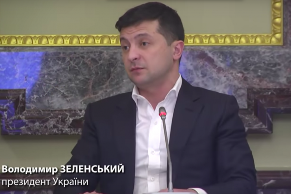 ​Зеленский публично отчитал чиновника: "Скажу адрес Вашего дома, чтобы люди пришли погреться"