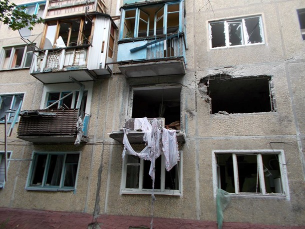 Фотографии обстрелянных жилых домов в Донецке