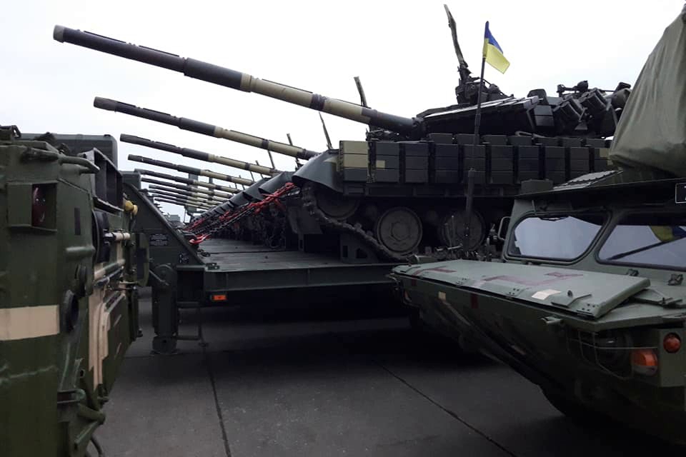 ВСУ "обрастают мускулами": истребители МиГ-29, самолеты Ан-26, танки Т-64 м БТРы встали на защиту Украины