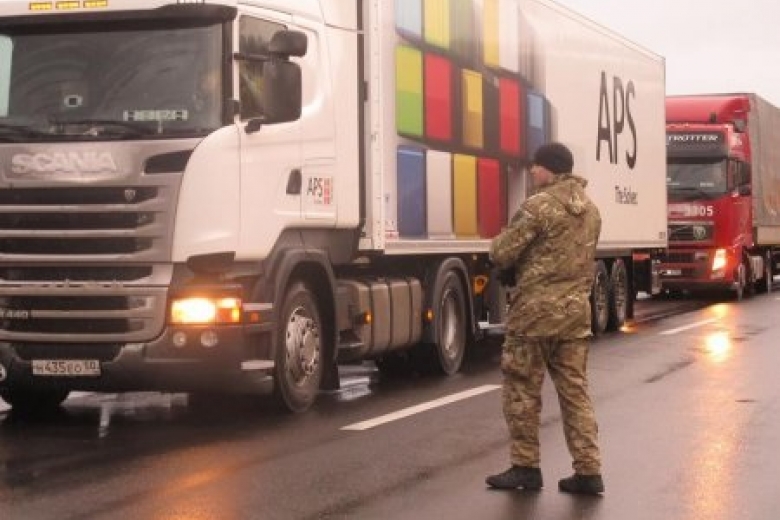 "Медвежья блокада": в Закарпатье "Правый сектор" блокировал движение российских фур в ЕС