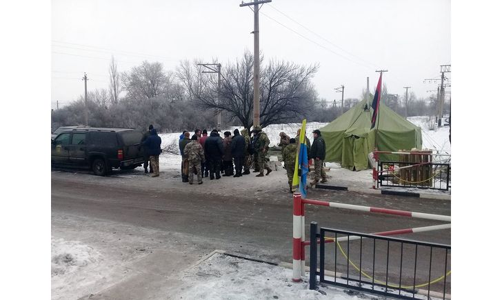 На Донбасс отрезали еще один крупный железнодорожный путь: активисты торговой блокады сделали важное заявление. Опубликовано видео