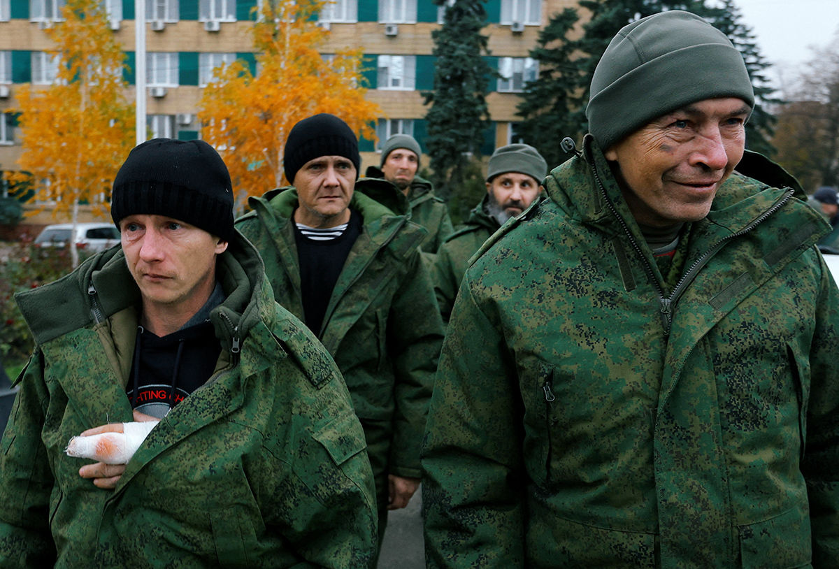 ​Главное – не паниковать: у пленного оккупанта изъята памятка, как себя вести на случай контрнаступления