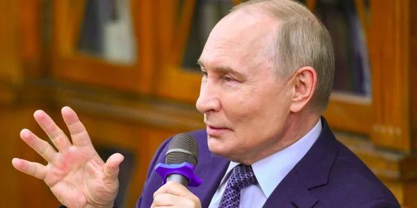 Путин объяснил свою странную аналогию с косатками, заявив, что Россию "пытаются сожрать"