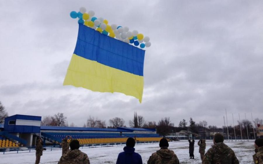 ВСУ продолжают постепенно освобождать Донбасс: в Сети опубликовано фото поднятия флага над освобожденным селом