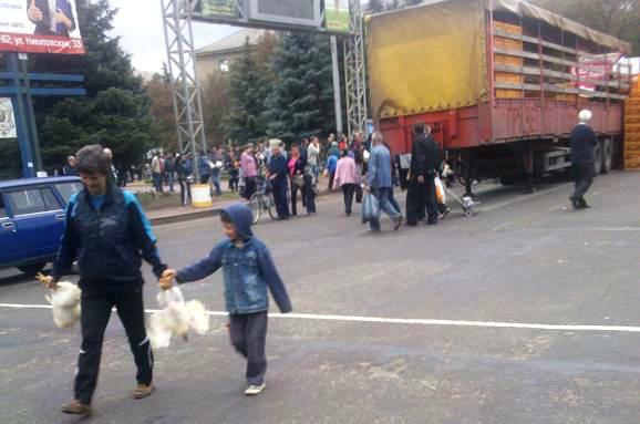 "Бес" передал привет жителям Горловки: центр города заполонили живые куры