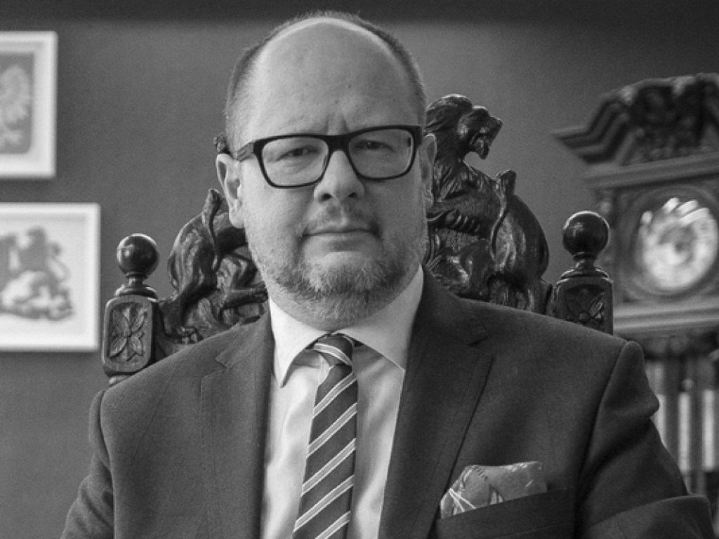 Мэр Гданьска Павел Адамович не выжил после нападения - видео и подробности убийства