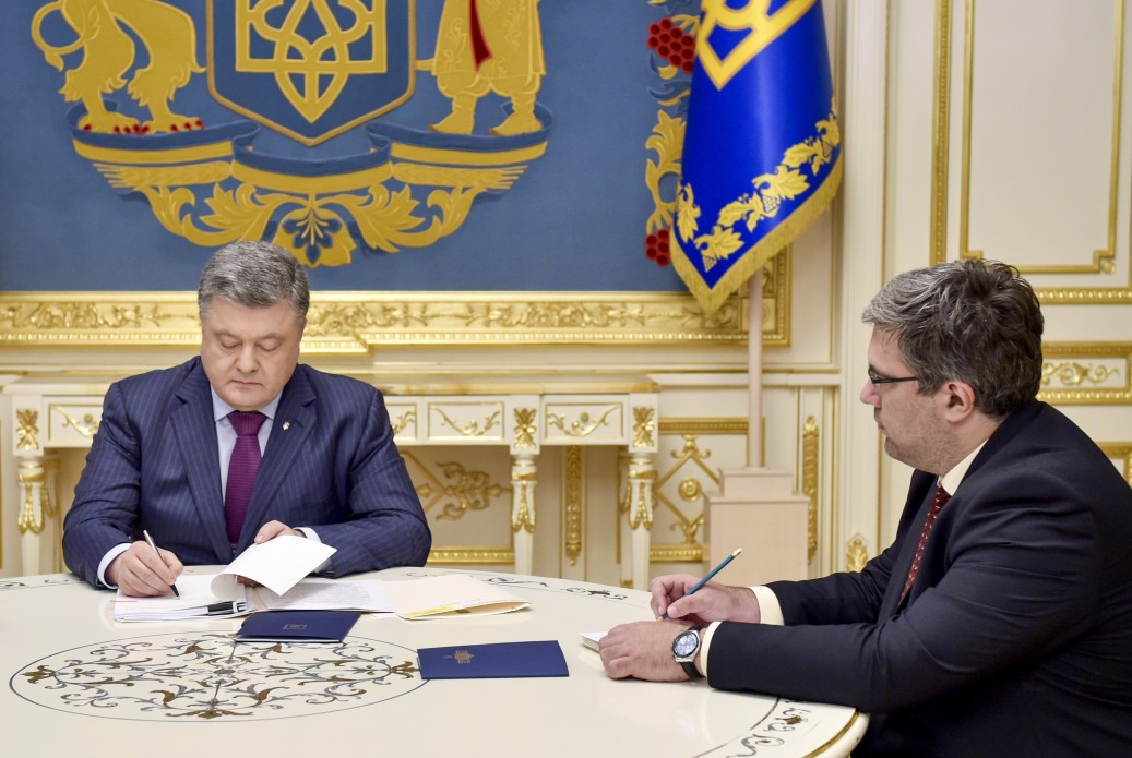 Официально: Петр Порошенко подписал закон об отмене налога на пенсии