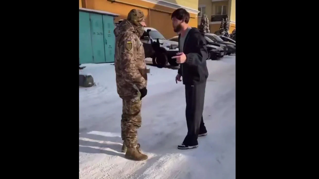 Милевский и Алиев поддержали футболиста, который ударил сотрудника ТЦК