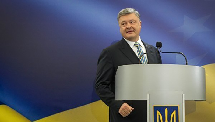 Не бронежилет: стало известно, что президент Порошенко скрывает под пиджаком - кадры