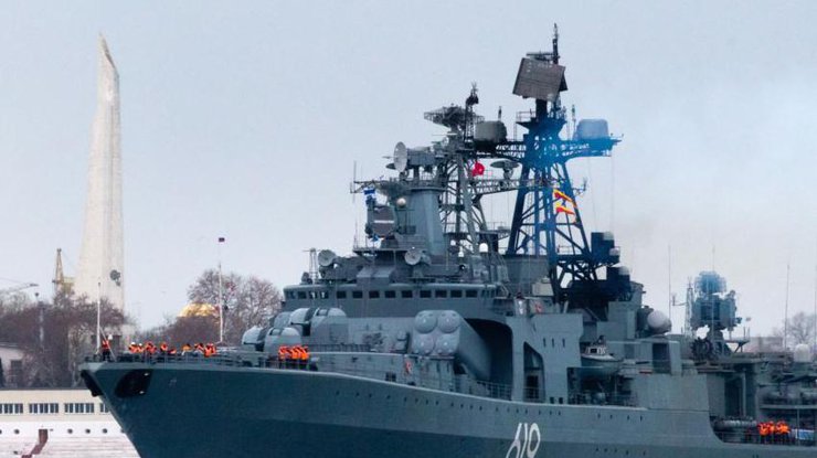 Зачем боевой корабль Северного флота РФ прибыл в оккупированный Севастополь - фото