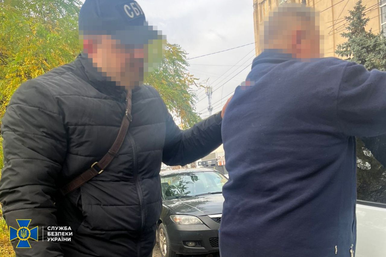 Охранял камеры с участниками сопротивления: СБУ взяла под стражу херсонского коллаборанта