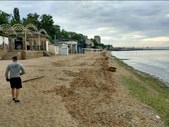 Оккупированный Крым сегодня: катастрофический несезон, страшные пляжи, пустота на побережье и полно бурьянов 