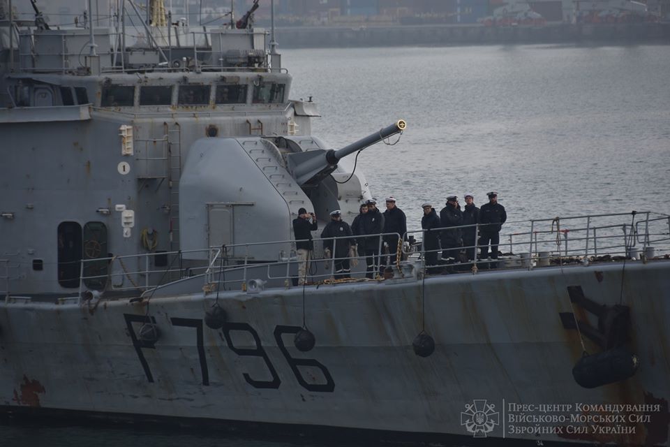 Вслед за британским Airbus в Одессу прибыл боевой корабль Франции Commandant Birot - что происходит