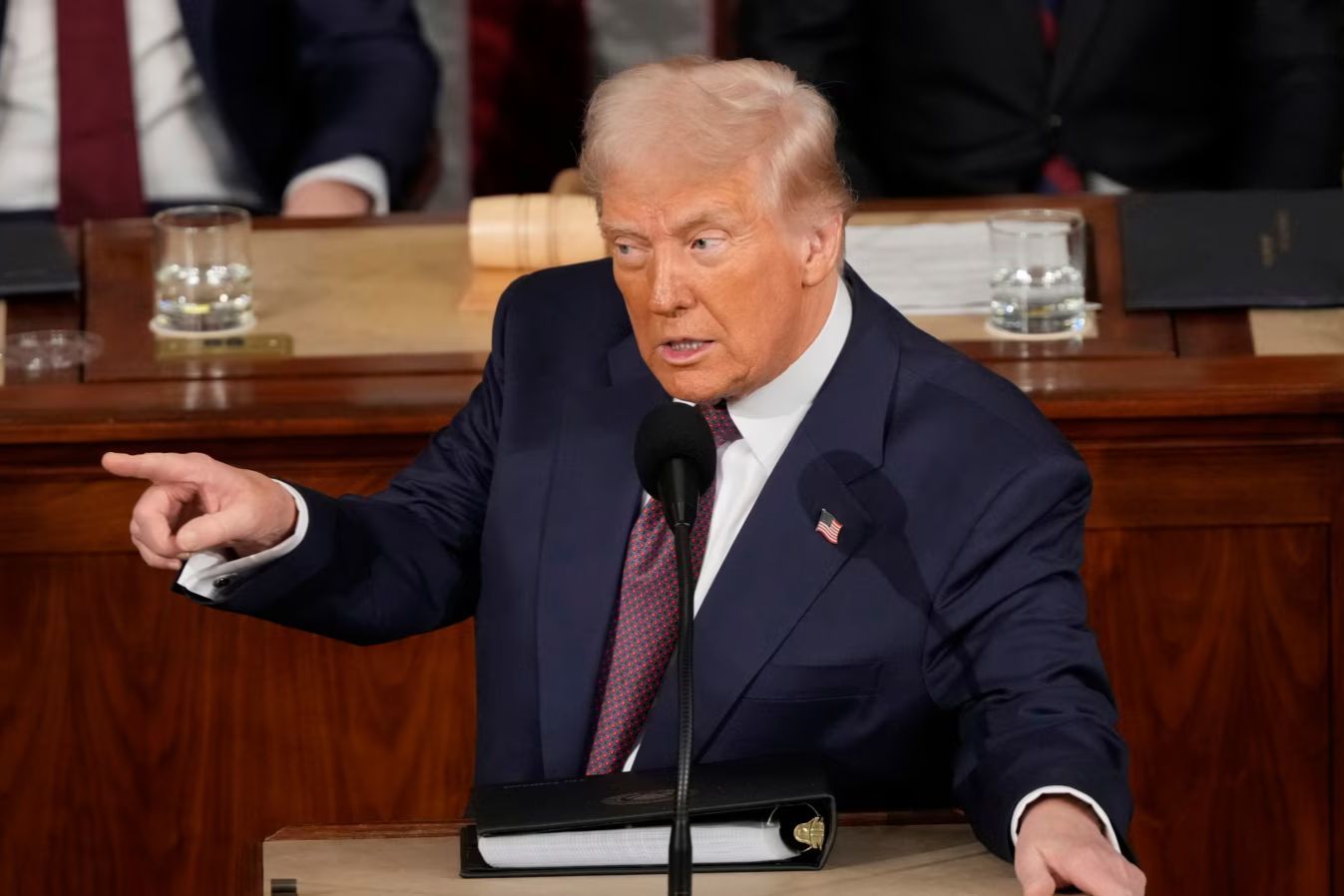 Трамп угрожает Украине и Зеленскому за отказ отдать Крым России: "Потеряешь всю страну"