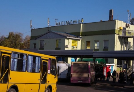 Транспортная блокада Донецка: на блокпостах не пропускают автобусы, разрешено идти пешком, - очевидцы