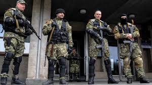 В Донецке большое количество вооруженных людей в форме