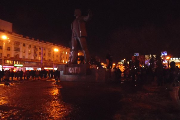 ​Горсовет Днепропетровска поддержал демонтаж памятника Петровскому