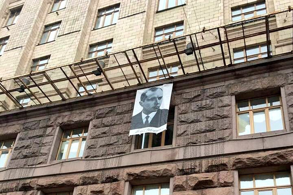 Портрет Бандеры на Киевсовете вызвал истерику у кремлевских марионеток: одиозный Филлипс и русскомирец Гаспарян рвут и мечут в соцсетях